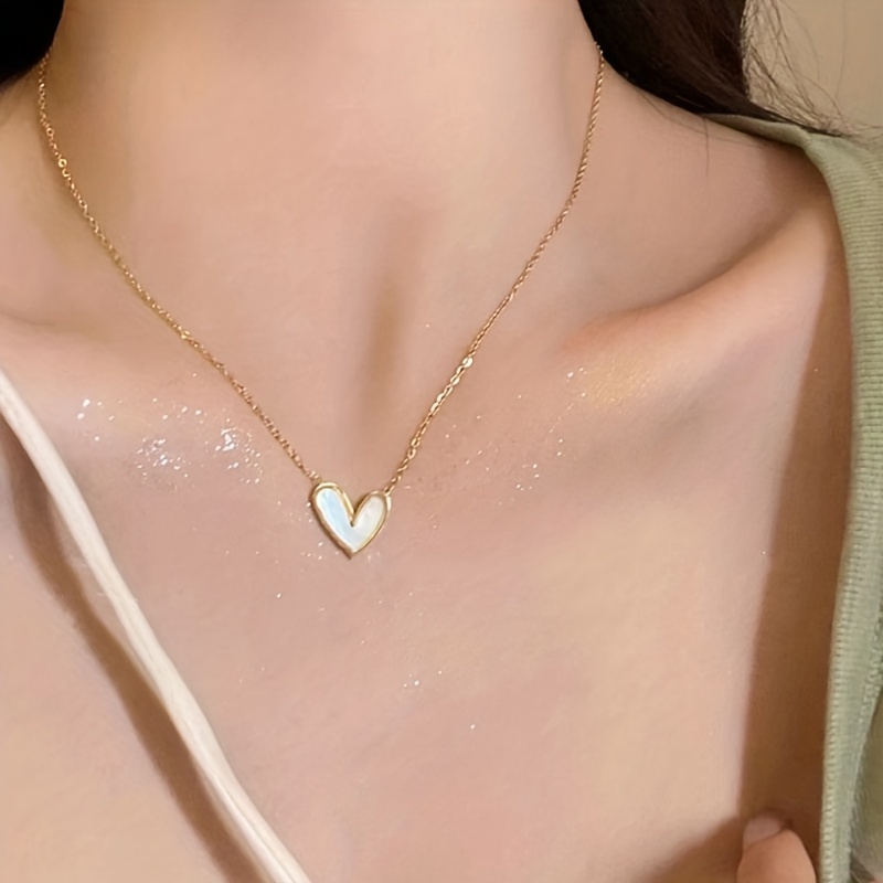 Golden Heart Pendant Necklace Female Niche Light Clavicle Chain